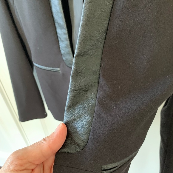 🖤 Fitted H&M Black Blazer with Leather Lapel - Picture 4 of 5